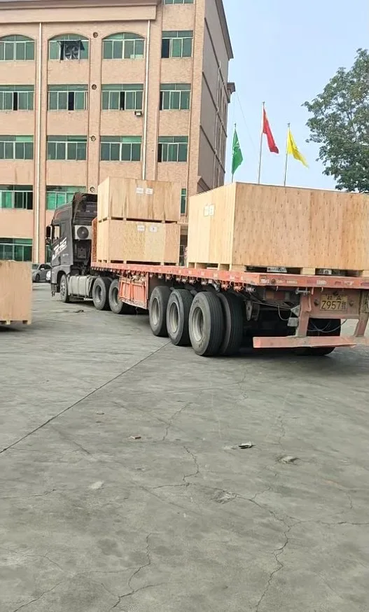 Live footage of export orders being loaded onto trucks: multiple pieces of equipment are being loaded into containers one after another and secured in accordance with export standards.