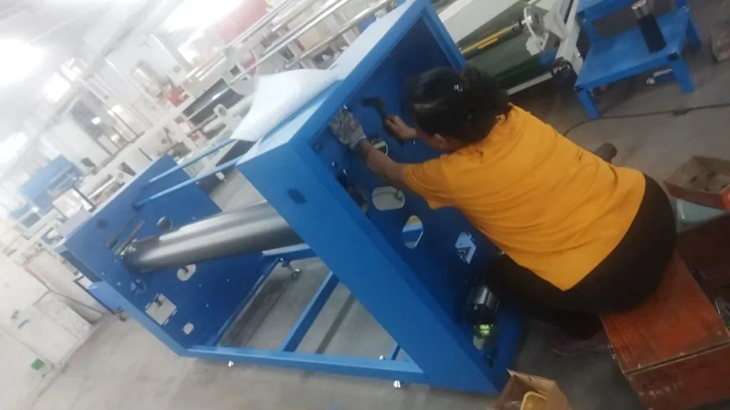 Actual photos of the final inspection of export-order equipment prior to shipment; after passing inspection, the equipment is packaged and shipped in accordance with export standards.
