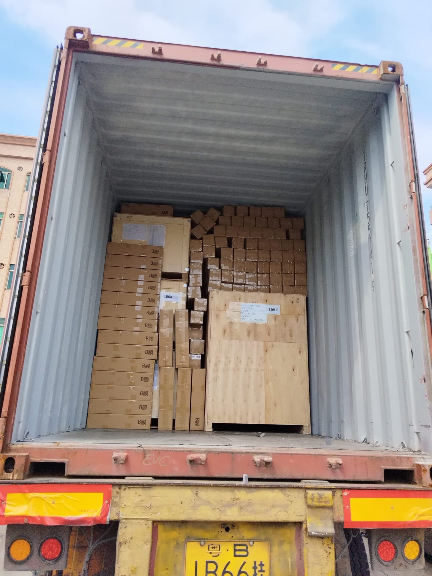 On-site loading of a full container of dye-sublimation Drum Transfer Machines and matching consumables destined for Mexico